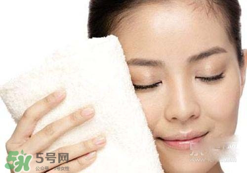 熱毛巾敷臉能祛痘嗎？長(zhǎng)痘怎么用熱毛巾敷臉？