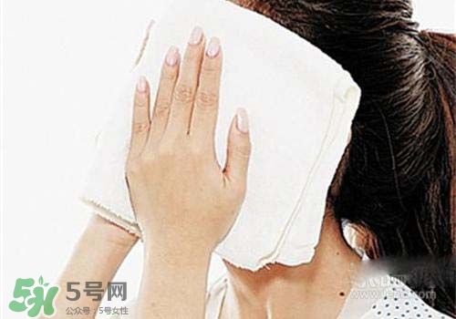 熱毛巾敷臉能祛痘嗎？長(zhǎng)痘怎么用熱毛巾敷臉？