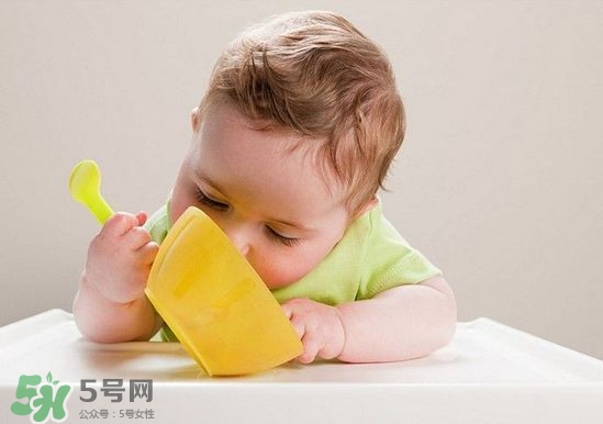 寶寶輔食一天吃幾次？寶寶每天吃輔食次數(shù)