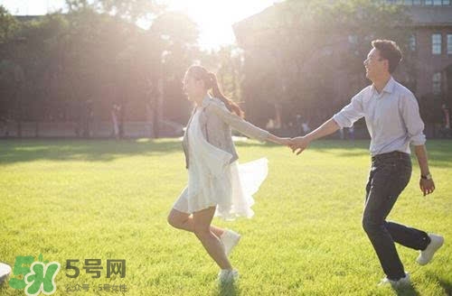 拍婚紗照可以戴眼鏡嗎？拍婚紗照戴眼鏡好不好？
