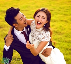 拍婚紗照可以戴眼鏡嗎？拍婚紗照戴眼鏡好不好？
