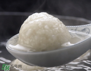 元宵面用涼水還是熱水？元宵是用熱水還是冷水調(diào)面粉？