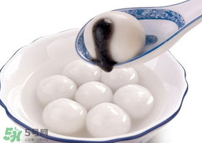元宵面用涼水還是熱水？元宵是用熱水還是冷水調(diào)面粉？