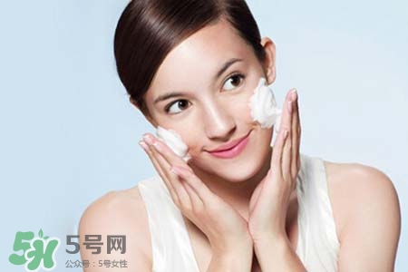 春天臉上冒痘痘怎么辦？為什么春天臉上容易出痘？