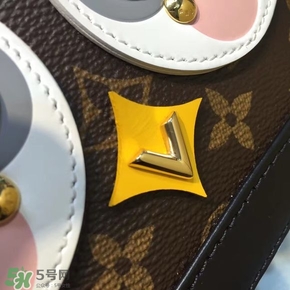lv2017情人節(jié)限量包包多少錢(qián)？lv2017情人節(jié)愛(ài)情鳥(niǎo)小雞包價(jià)格
