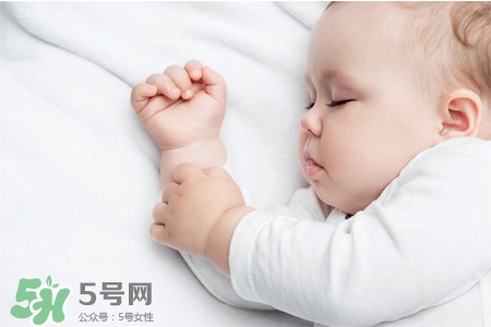 3月份的新生兒穿什么衣服？三月份寶寶穿什么衣服？