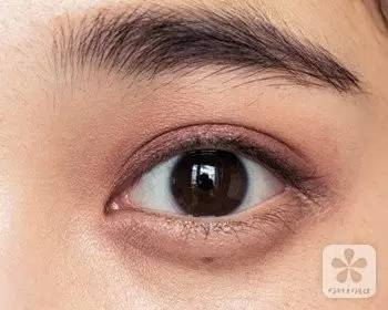 豆沙色眼影怎么畫(huà)？豆沙色眼影畫(huà)法