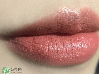 mac唇膏奶茶色是幾號(hào)？mac唇膏mocha試色