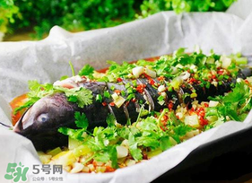 紙包魚用的什么紙？做紙包魚的紙什么紙？