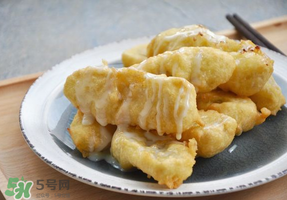 炸香蕉外面包裹的是什么？炸香蕉放面粉好還是淀粉？