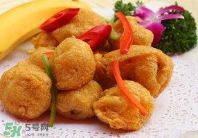 炸香蕉外面包裹的是什么？炸香蕉放面粉好還是淀粉？