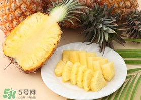 鳳梨吃之前用鹽水泡嗎？鳳梨為什么要用鹽水泡？