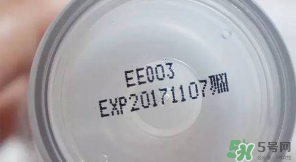 ahc神仙水和b5水區(qū)別 ahc神仙水和ahc b5玻尿酸精華哪個好？