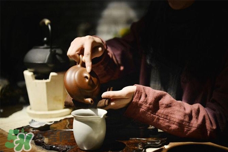 紫砂壺如何鑒別好壞？怎樣辨別紫砂壺的好壞？