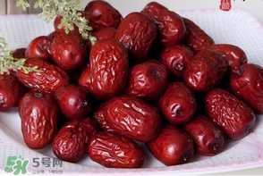 紅棗有點(diǎn)酸還能吃嗎？紅棗為什么會(huì)酸？