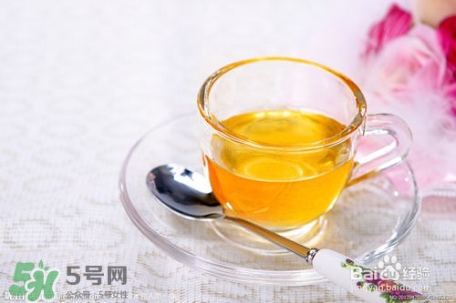 嘴唇干燥是什么原因？嘴唇干裂脫皮怎么辦？