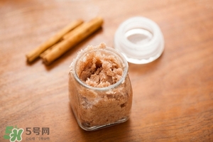 唇部磨砂膏多久用一次？唇部磨砂膏可以天天用嗎？