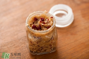 唇部磨砂膏多久用一次？唇部磨砂膏可以天天用嗎？
