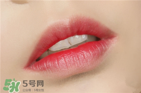 蘭蔻菁純132多少錢(qián)?蘭蔻132口紅試色