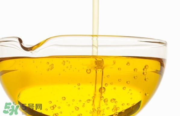 卸妝油會(huì)悶痘嗎？卸妝油會(huì)不會(huì)悶痘？