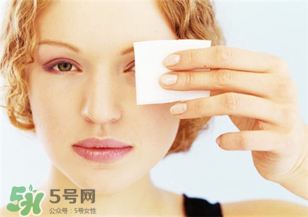 臉上長(zhǎng)痘痘可以用bb霜嗎？用bb霜會(huì)長(zhǎng)痘痘嗎？