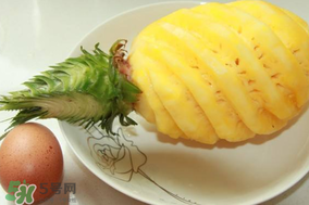 菠蘿削皮可以直接吃嗎？菠蘿削皮直接吃有毒嗎？