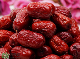 紅棗外面白色的是什么？紅棗上面有一層白的是什么東西？