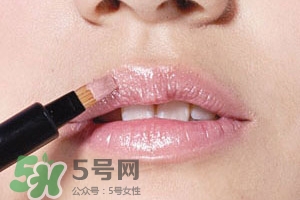 紫色腮紅適合什么口紅？紫色腮紅口紅搭配