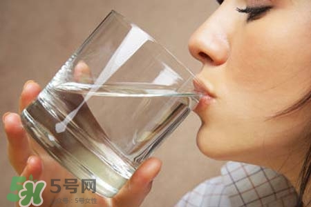春天要多喝水嗎？春天多喝水有什么好處？