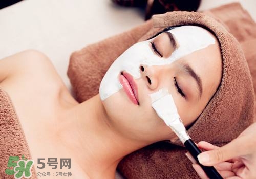 卸妝水和卸妝油的區(qū)別？卸妝水和卸妝油有什么不一樣？