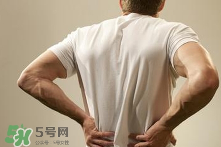 骨質(zhì)疏松會(huì)出現(xiàn)背痛嗎？骨質(zhì)疏松會(huì)引起后背疼嗎？