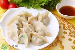 薺菜包餃子必須焯水嗎？薺菜包餃子要焯水嗎？