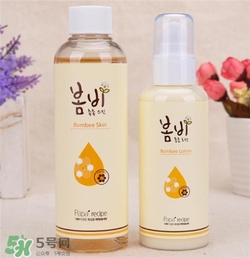 ahc水乳和春雨水乳哪個好？ahc和春雨水乳哪個好用？