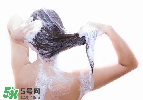 洗頭發(fā)掉頭發(fā)怎么辦？掉頭發(fā)應(yīng)該怎么做？