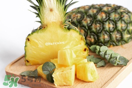 口腔潰瘍能吃菠蘿嗎？吃菠蘿會(huì)導(dǎo)致口腔潰瘍嗎？