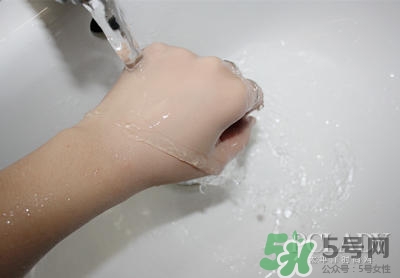 植村秀小燈泡584和784哪個(gè)白？植村秀小燈泡584和784對(duì)比