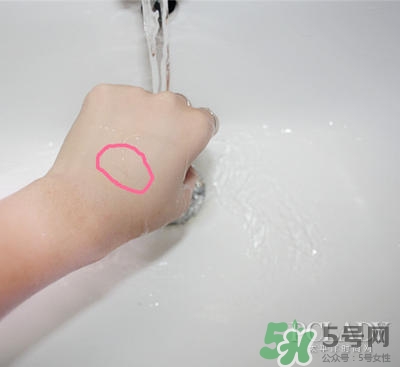 植村秀小燈泡584和784哪個(gè)白？植村秀小燈泡584和784對(duì)比