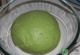 菠菜汁和面怎樣做更綠？怎么樣菠菜汁和面更綠？