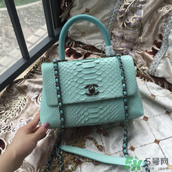 香奈兒蟒蛇皮包包怎么保養(yǎng)？chanel蟒蛇皮包包怎么清洗？