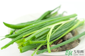 薺菜和蔥能一起吃嗎？薺菜餃子可以放蔥嗎？