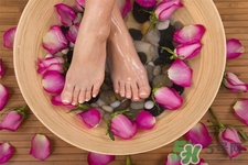 艾草泡腳治月經(jīng)不調(diào)嗎？?月經(jīng)不調(diào)能用艾草泡腳嗎？