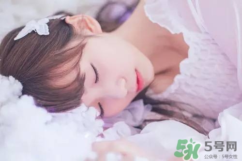 女人熬夜吃什么好？女人熬夜的危害有多大