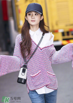 香奈兒gabrielle手袋怎么搭配？chanel gabrielle包包怎么背好看？