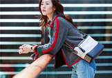 香奈兒gabrielle手袋怎么搭配？chanel gabrielle包包怎么背好看？
