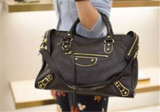 巴黎世家機(jī)車(chē)包正品多少錢(qián)？balenciaga機(jī)車(chē)包專(zhuān)柜價(jià)格