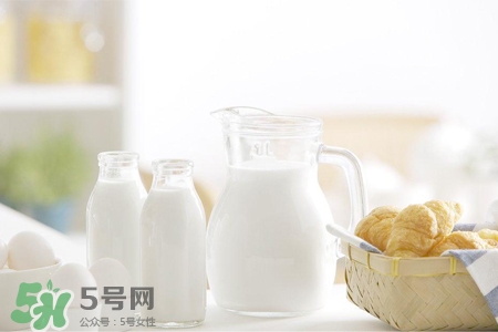 過敏性鼻炎可以喝牛奶嗎？鼻炎患者可以喝牛奶嗎？