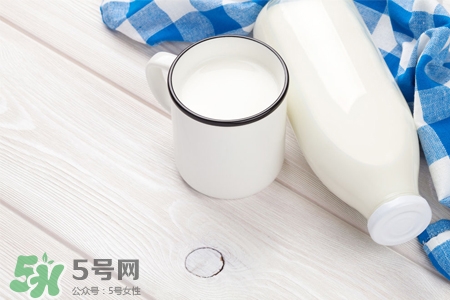 過敏性鼻炎可以喝牛奶嗎？鼻炎患者可以喝牛奶嗎？