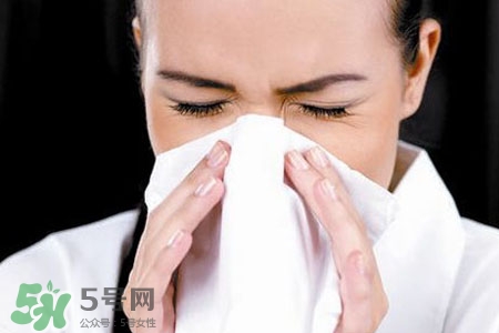 過敏性鼻炎能抽煙嗎？抽煙會(huì)使過敏性鼻炎加重嗎？