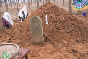為什么新墳三年不能動(dòng)土？新墳三年填土對(duì)誰不好？