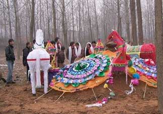 為什么新墳三年不能動(dòng)土？新墳三年填土對(duì)誰(shuí)不好？